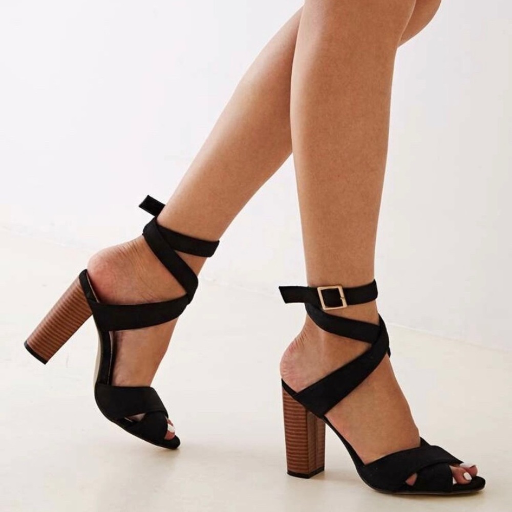 Peep Toe Cross Strap Chunky Heel